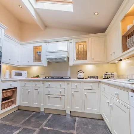 Georgian With Private Courtyard & Free Parking Holiday home *