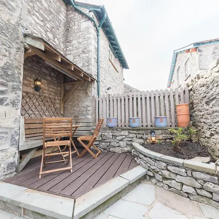 Georgian With Private Courtyard & Free Parking * Kendal