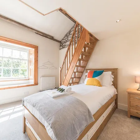 Holiday home Georgian With Private Courtyard & Free Parking *