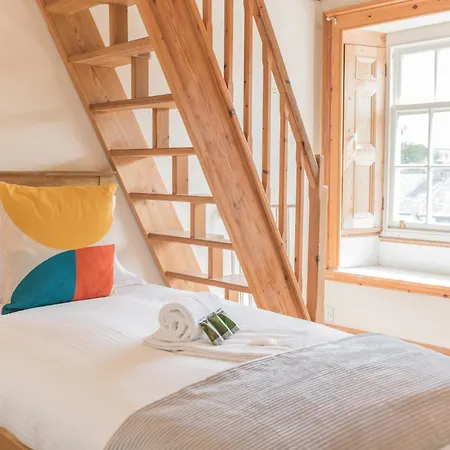 Georgian With Private Courtyard & Free Parking * Kendal