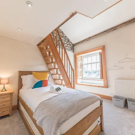 Georgian With Private Courtyard & Free Parking Holiday home *