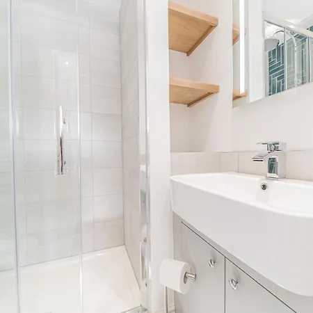 Georgian With Private Courtyard & Free Parking Holiday home