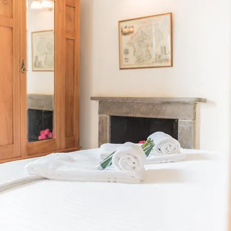 Holiday home Georgian With Private Courtyard & Free Parking