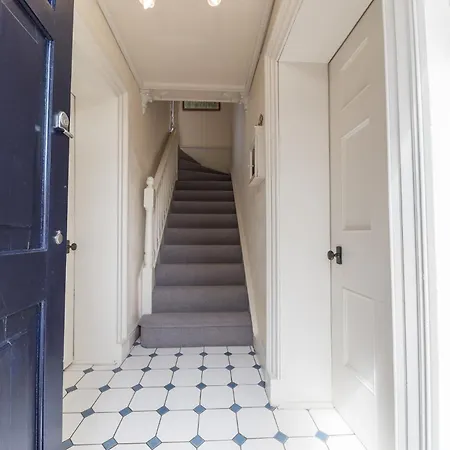 Georgian With Private Courtyard & Free Parking Kendal