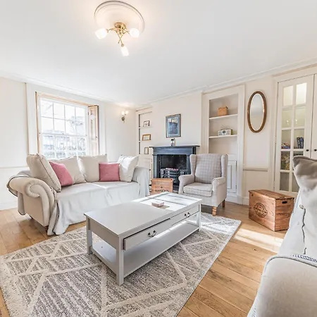 Georgian With Private Courtyard & Free Parking Kendal