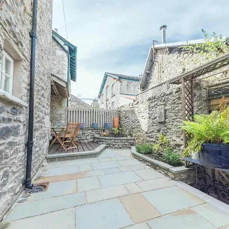 Сasa de vacaciones Georgian With Private Courtyard & Free Parking *